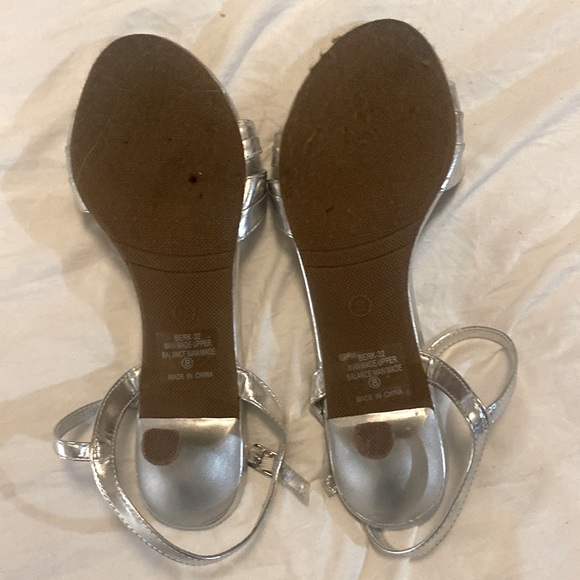 Lovely silver metallic kitten heels - Picture 5 of 5